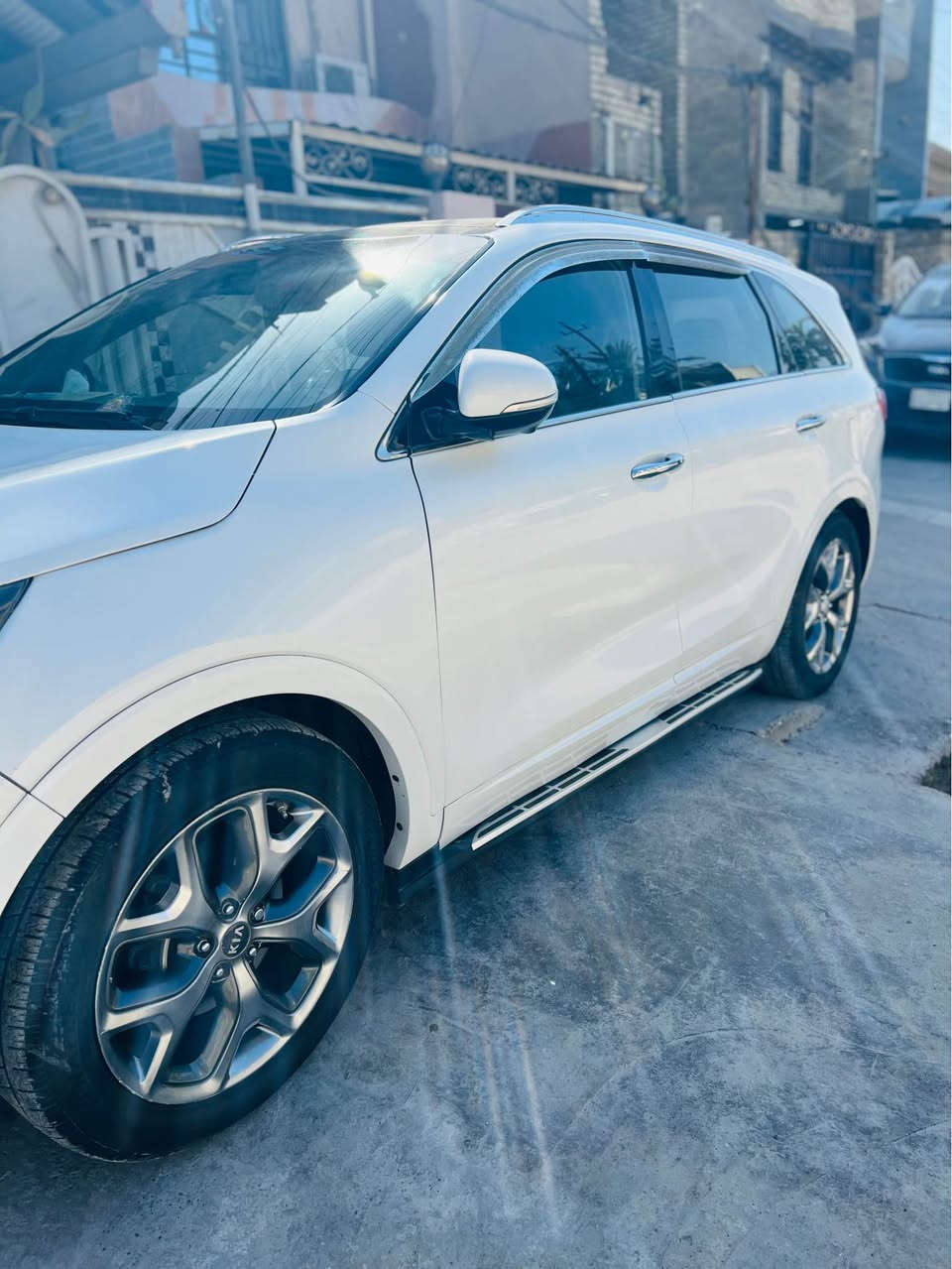 السلام عليكم 
سياره سورنتو ٢٠١٦ فول ١/١ وارد امريكي السياره v4 ٢٤٠٠
الوان ابيض داخلها اسود ماشيه ٦٣ الف 
السياره مصبوغه احزام السياره كلش حلو ونضيفه احله من الصور مكان السياره بغداد 
المواصفات 
١ . كامرات ٣٦٠ 
٢ . كشنات جلد  
٣ . تدفه وتبريد الكشنات 
٤ . رادار امامي وخلفي وجانبي 
٥ . السقف بنراما
٦ . الصندوك كهربائي  
٧ .٣ انضمت قياده 
٨ . تحديد المسار ومثبت سرعه 
٩ . السياره ٥ راكب مو ٧ 
السعر ١٨٠ وبيها مجال 
رقم صاحب السياره 
*********** Colombo, Sri Lanka
