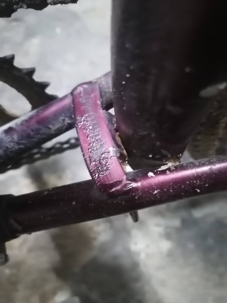 السلام عليكم عندي بايسكل للبيع بايسكل باله قح.موديل2010من امه مختم شركته سانتوس بس ممسوحه  رايده ب65وبي مجال خير من الله للاستفسار*********** سرج قلاب بايسكل نضافته85بالميه
