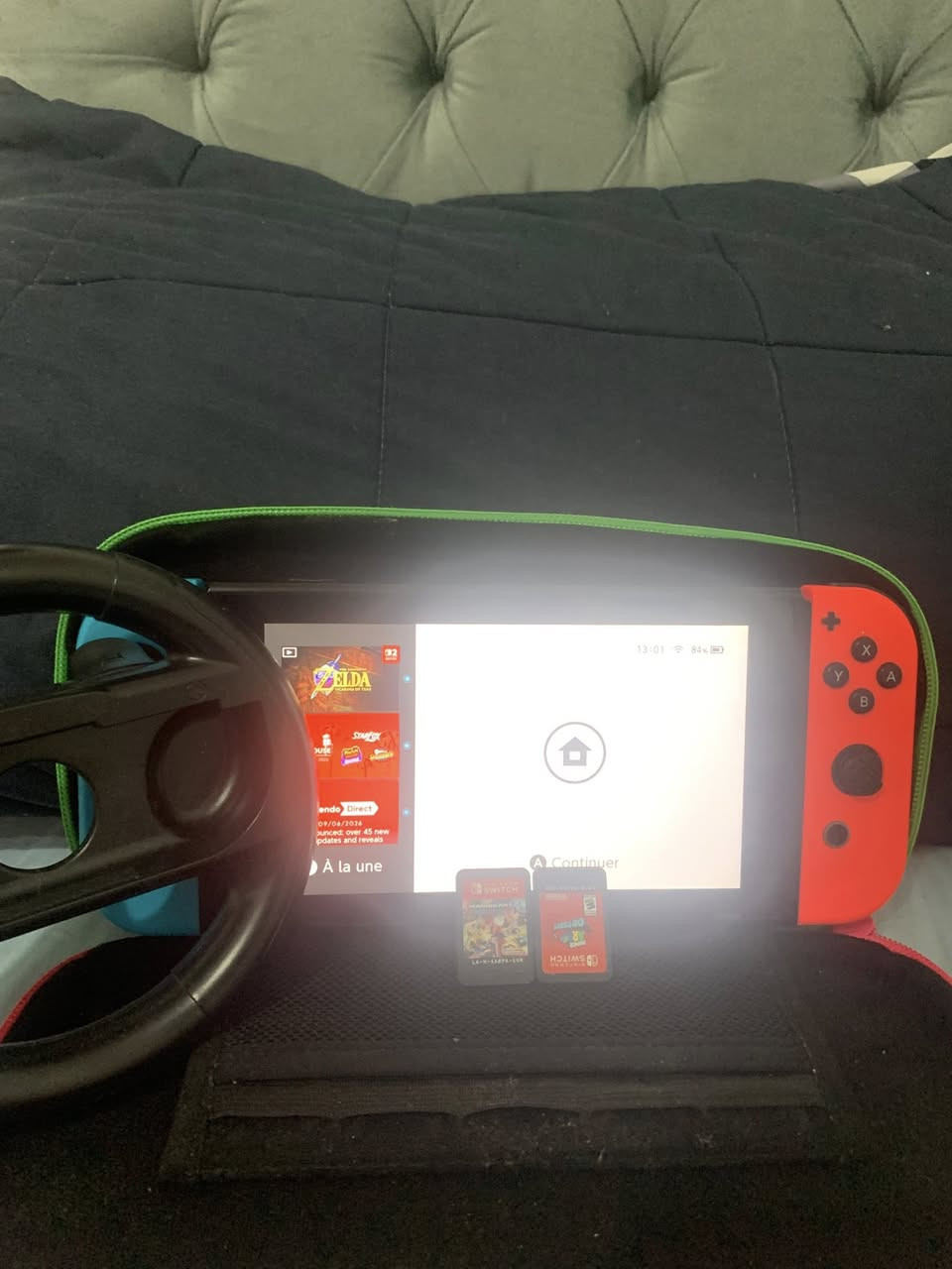 Nintendo switch avec 2 CD Wht un pochette et un volons de Mario cart 8 delux 
3 Malayan w 600


**إذا كنت صاحب هذا الإعلان وتريد حذفه لأي سبب، رجاءا أرسل رسالة إلى الدعم الفني**