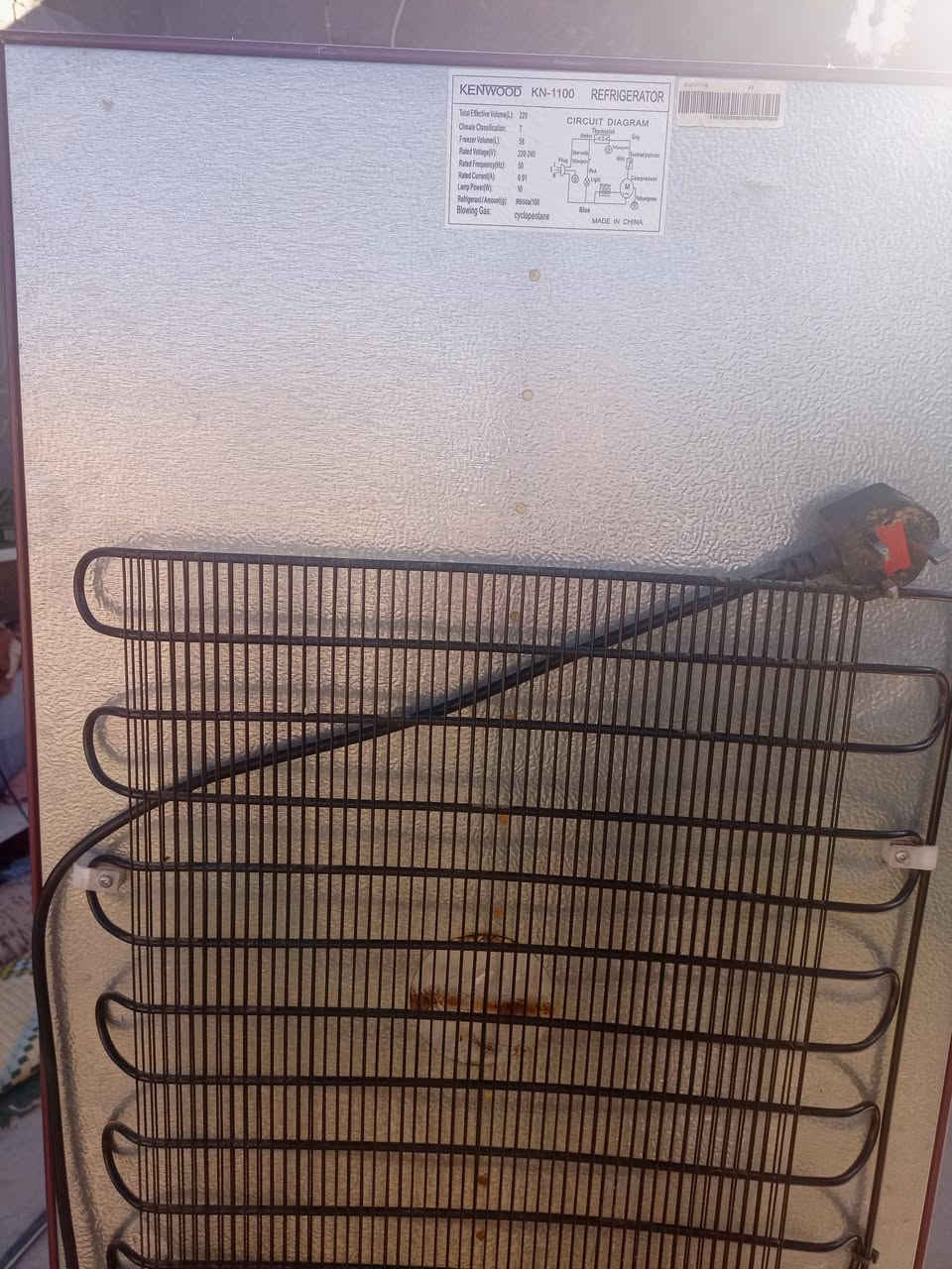 السلام عليكم متاح ثلاجةتسعة قدم نضافة 90بامية استعمال قليل المكان القائم السعر 175وبي مجال والشراي يتفضل ***********
