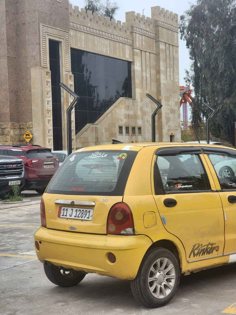 سلام عليكم
سياره كيو كيو موديل ١٢ 

٤بساتم 

مكينه كير شرط غرفتها نضيفه بلا حادث 

السياره ربع مامطلوبه انا الشرعي تبريدها شغال كامل بس ينغاد اشد البواري وتعبي غاز سياره شرط السياره اقتصاديه لدرجه اتمشيك ٤٥٠ كيلو لكل ٤٠ لتر كهربايات شغاله  
***********
السعر ٢٥ وبيها مجال بسيط
