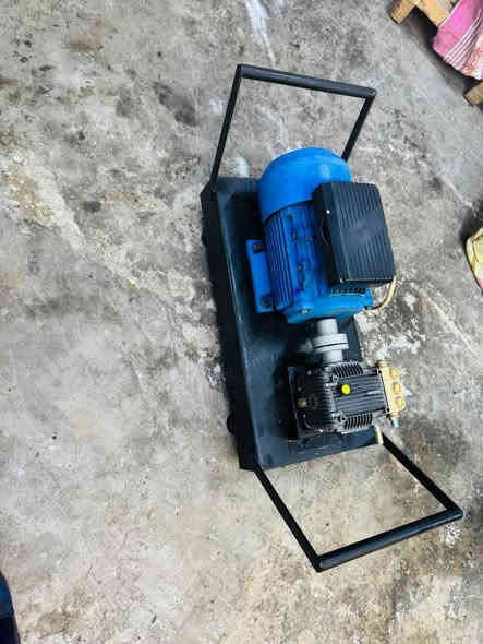 مضخة ايطالية 200 بار 
ماطور سنكل 5.5 حصان
مستعمل نظيف  جدا  
صوندة مسلح 15 متر + مسدس 
ضغط عالي كفالة عامة من كلشي 
السعر 625 الف 
مكاني بغداد 
*********** بغداد
