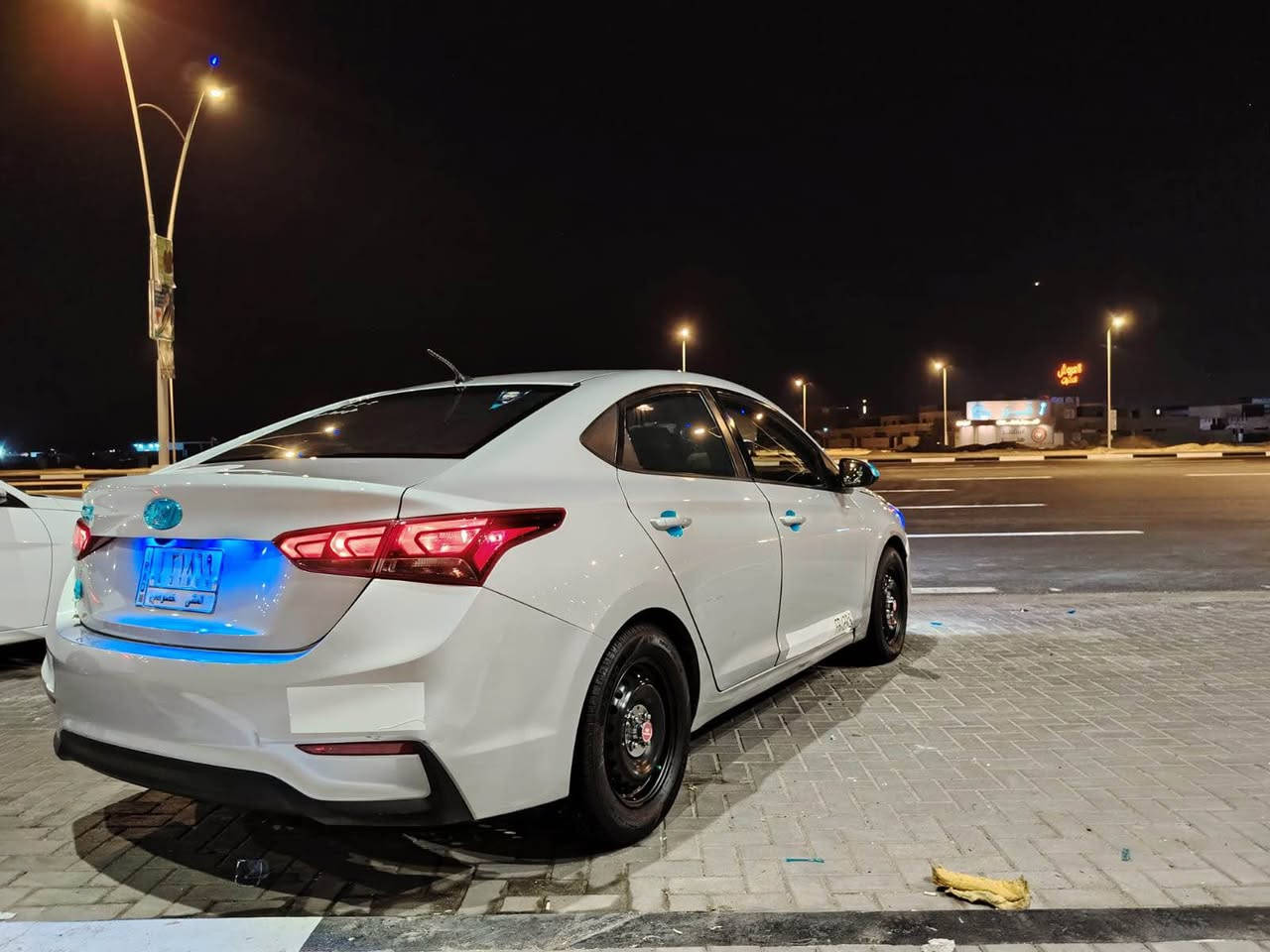 اكسنت مديل 2019 وارد امريكي حادثها باب وجاملغ المامي رقم مثنى معوقين شهر وصير حره تحول بسمك 
تخم تاير جديد شاشه جديده نوعية الكزز تبريد شغال حداده جديده سياره حلوه ونضيفه وما بيها نقص *********** السعر ب105 وبيها مجال البصرة, العراق
