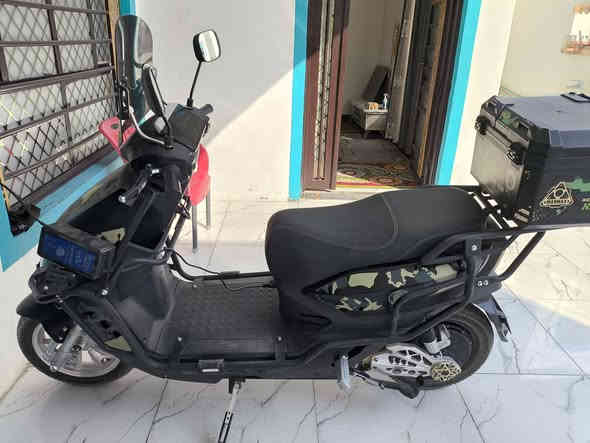 السلام عليكم شباب دراجه شحن موتركس مدرع ٧بطاريات مواصفات بريك دسك بيها Rيعني بك ٣سرع سرعتها 100كهربائيات اشأير كله زنون شغال الاستفسار اتصال او مراسله واتساب ***********
