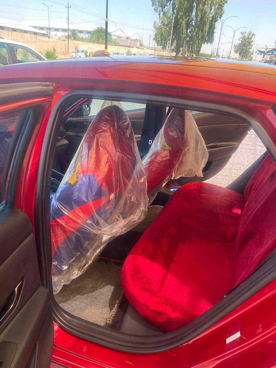 ماشيه ٢٥ الف كيلو متر كير محرك شرط بيها قطعتين بدون دواخل سياره مال بيت ما تصرف عليها ربع دينار لون مميز❤️
تحويل وكاله ثاني يوم السعر 157 ورقه بيها مجال 
اتصال *********** موصل, نينوى
