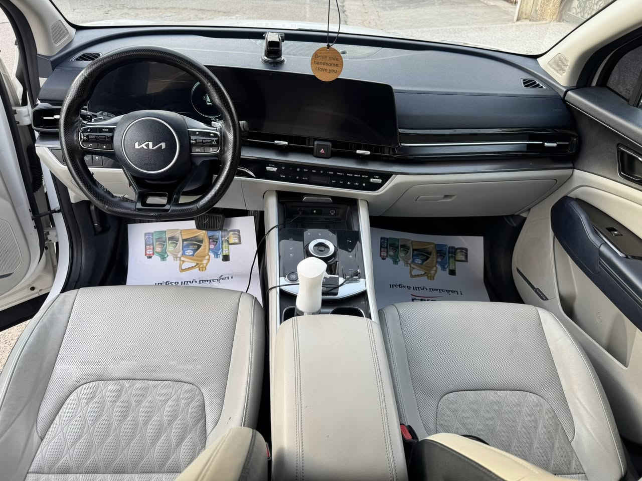 🚗 Kia Sportage 2022 Hybrid – هايبرد فول مواصفات

📍 الموديل: 2022
📍 الممشى: 47,000 كم
🛠️ المحرك: هايبرد (بنزين + كهرباء) 1.6 تيربو
💪 القوة: حوالي 230 حصان
⚙️ ناقل الحركة: أوتوماتيك
🌍 الدفع: أمامي
⛽ صرفية: اقتصادي جداً بالوقود

المواصفات:

✨ 4 مقاعد مريحة جداً
🔥❄️ 4 مقاعد تدفئة وتبريد
🔥 مقعد السائق كهربائي + ذاكرة
🌟 فتحة سقف بانوراما
📺 شاشة 12.3 إنج + عدادات رقمية
‏📱 Apple CarPlay & Android Auto لاسلكي
📶 شاحن لاسلكي
🔊 نظام صوت ممتاز
🪟 زجاج خلفي مظلل

أنظمة الأمان:

🟡 مساعد مسار
🚗 نقطة عمياء
📸 كاميرا خلفية + 360°
🛞 حساسات أمامية وخلفية
🔹 مثبت سرعة ذكي
🔹 دخول ذكي + تشغيل زر
🔹 حساس مطر وإنارة تلقائية
🔧 السيارة مبدل بنيد وبارد بلصندوق وبارد بلجاملغ  
� السعر مناسب وقابل للتفاوض بالمعقول
📞 للاستفسار والاتصال: ***********

السيارة جاهزة للفحص والبيع للجادين فقط �
