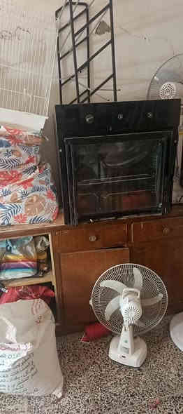 فرن جديد ما مستعمل بي جام مكسور وناقص دكمه اثنين شغال جديد سعره 75 مكاني كراج شمال ***********
