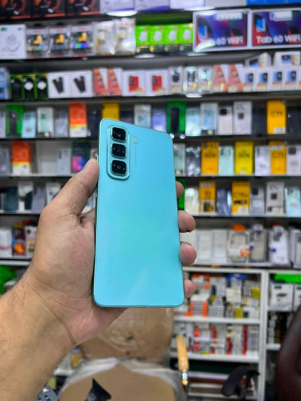 📱 Infinix Hot 50 (4G)

✨ المواصفات:

📱 الشاشة: 6.78 بوصة IPS LCD
⚡ معدل التحديث: 120Hz
💾 الذاكرة الداخلية: 256GB
🚀 الذاكرة العشوائية (RAM): 6GB
🧠 المعالج: MediaTek Helio G100
📸 الكاميرا الخلفية: 50 ميجابكسل
🤳 الكاميرا الأمامية: 8 ميجابكسل
🔋 البطارية: 5000mAh
⚡ الشحن السريع: 18 واط
📱 نظام التشغيل: Android 14 مع واجهة XOS 14.5
🔐 بصمة الإصبع: جانبية مدمجة مع زر التشغيل
💧 مقاوم لرذاذ الماء
🎧 منفذ سماعات 3.5 ملم
🔌 منفذ شحن USB Type-C
📶 يدعم شبكات 4G

💥 السعر: 120 ألف دينار فقط

✅ متوفر الآن لدى علاء للهاتف النقال

♻️ كما نشتري جميع الهواتف المستعملة بأفضل الأسعار مع تقييم فوري ودفع نقدًا.

💳 يتوفر لدينا التقسيط لحاملي:
✔️ ماستر كارد الرافدين
✔️ ماستر كارد الرشيد

📍 العنوان:

واسط – الزبيدية – الفلكة، مقابل منفذ أروك
علاء للهاتف النقال

📞 للاستفسار أو الحجز أو مراسلتنا عبر واتساب:

📲 ***********
📲 ***********
