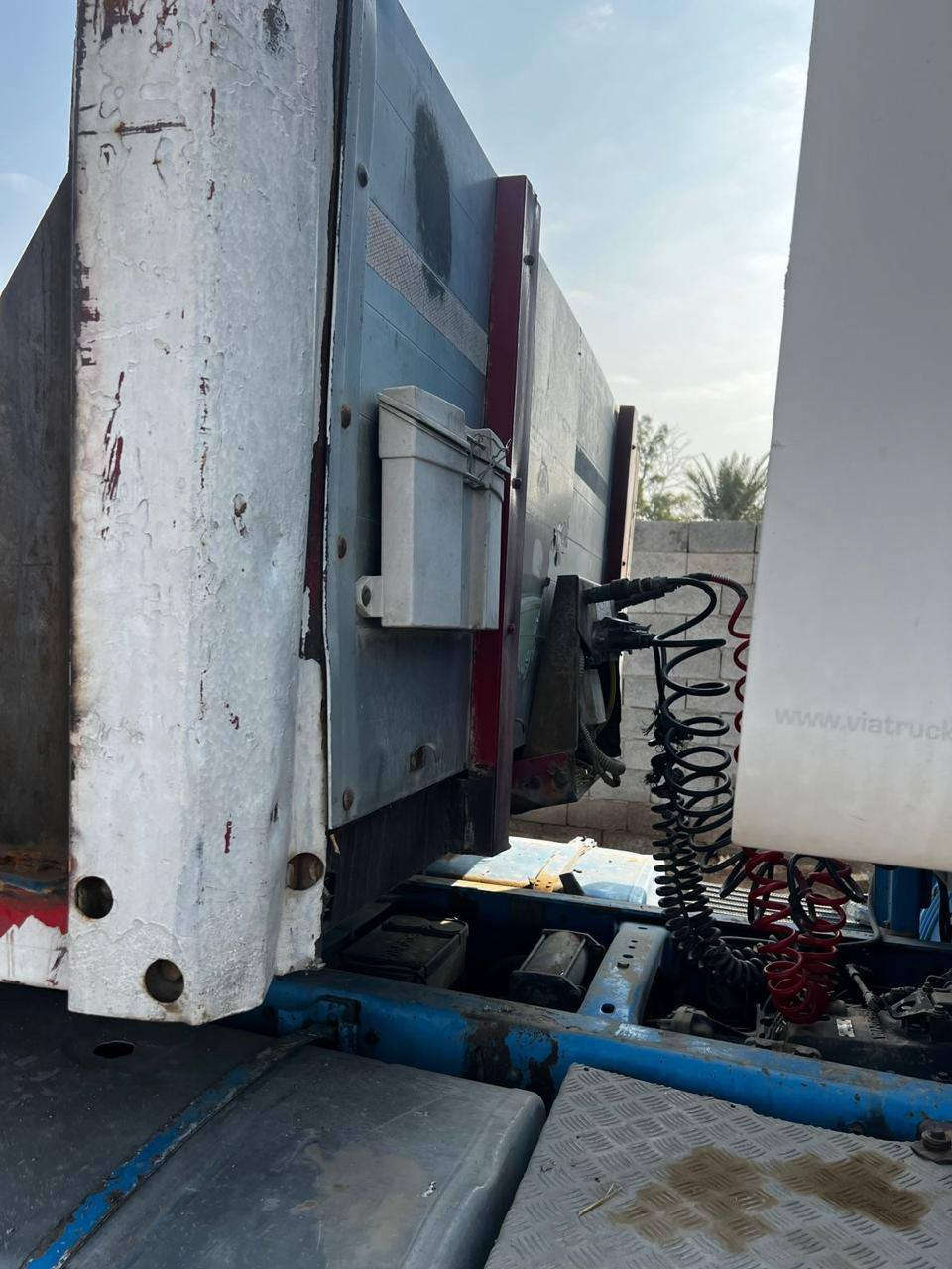 السلام عليكم عربانه اوربيه للبيع شاصي الماني 13متر و60 اربع دناكيير  حرفش 2رفاعات  تايرات نص عمر يعني مقبولات حصيره حديد جاهزه للعمل ابريك وهوا  وكهربائيات  العنوان واسط الشحيميه ملاحظه مكلف بالنشر للستفسار الأتصال بالرقم *********** غير متواجد ع الفيس
