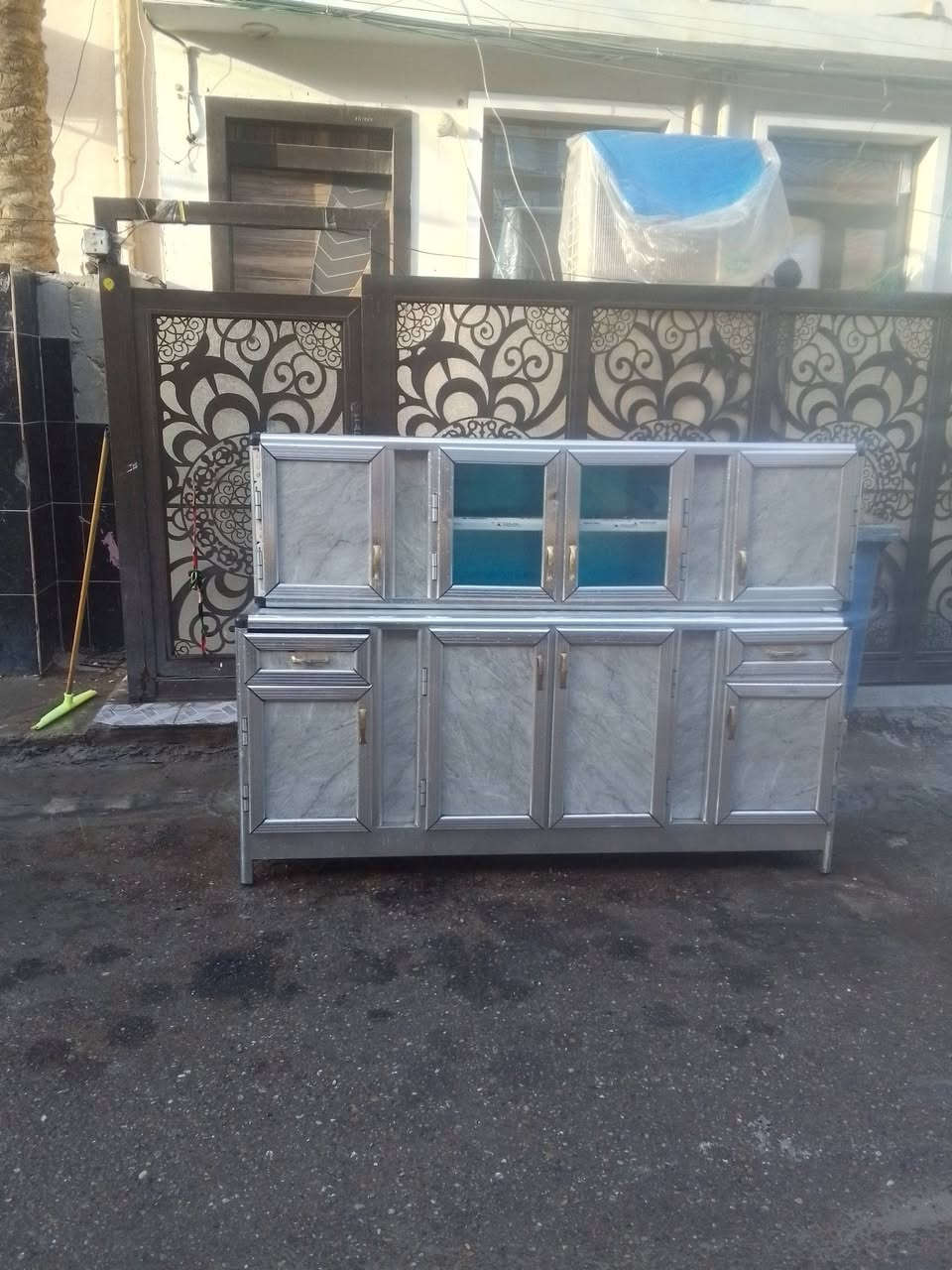 سلام عليكم للبيع كاونتر نظيف سعر 250وبي مجال *********** مكان بغداد صليخ الجديد
