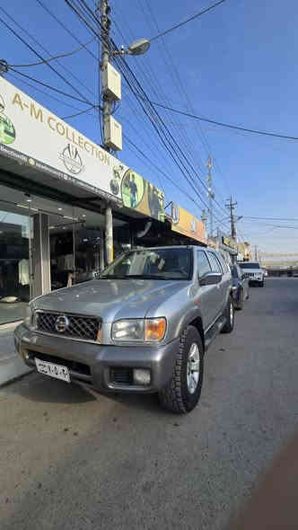 نيسان باسفندر 
موديل 2004
كير مه كينه اكسن شرت
كتاب مزايده كه ل دايه
مالي مه ده ني شه رت
سياره  هي ماله زور خاوينه
سعر 55 وبيجه ك مجال
***********
ناونيشان قسروك
