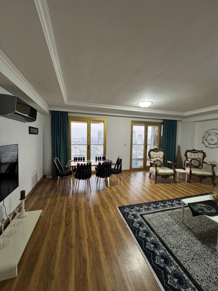 شقة للايجار في رويا تاورز غرفتيين و صالة مؤثث
مساحة ١٧٠ م بلوك C
*********** أربيل, العراق
