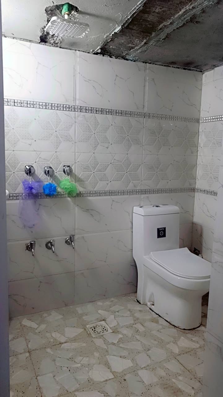 بيت 50 متر سعره 65  
استقبال ومطبخ وغرفتين نوم
الحمام مشترك بيه الحوش تعديلات بسيطه
العنوان مقابل قطاع 12 فرع سكله ابو عيسى مقابل نخله
***********
