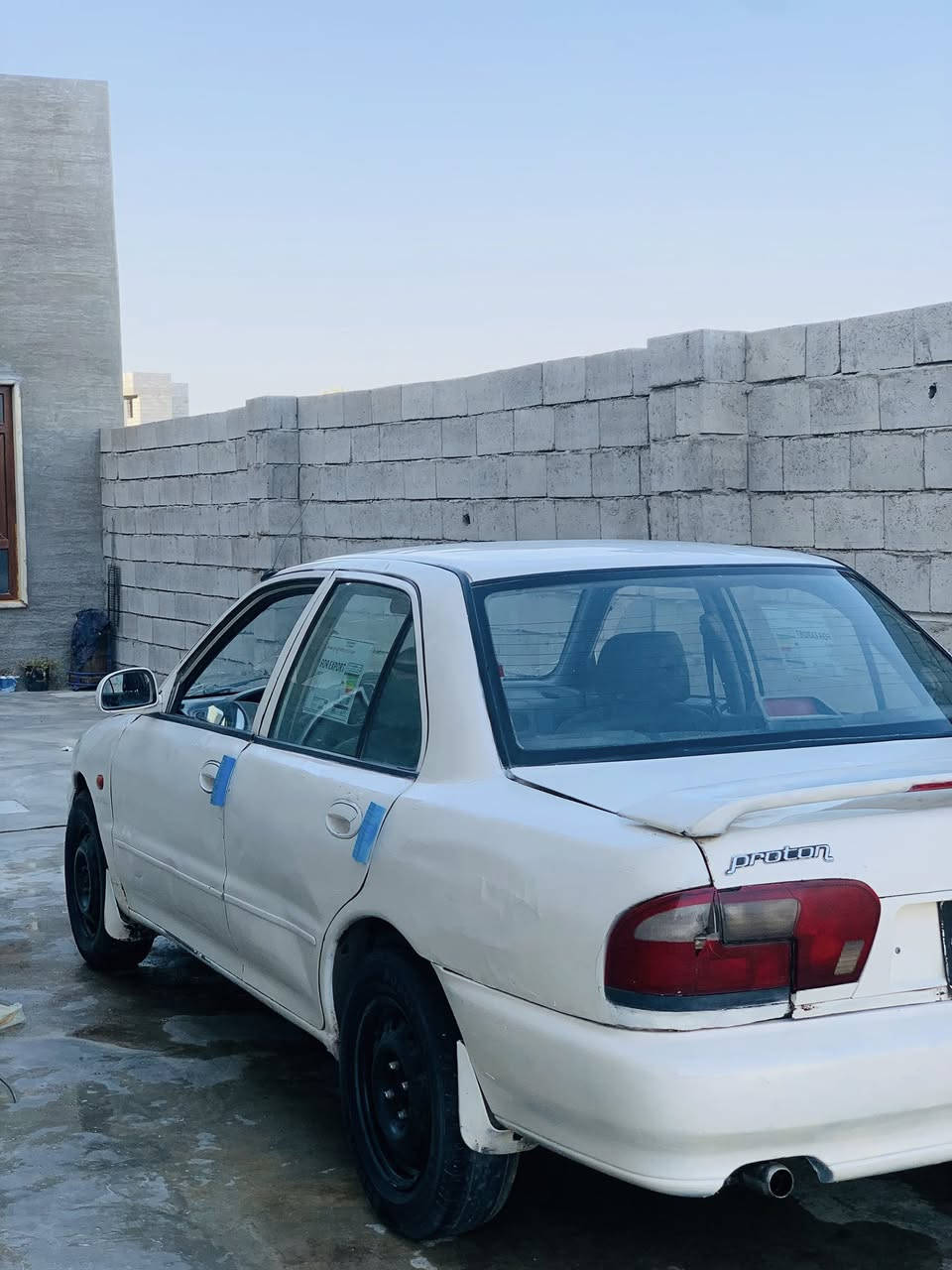 السلام عليكم للبيع فقط براتون موديل 2004  رقم بغداد فحص
سعر جدا مناسب
👆👆👆👆👆
ملاحضه ::::؟؟  
ابيع كوم حديد 
اوراق ومستمسكات صاحبها كامله وبيها وكاله عامه.  وبيها واجهيا  
بس صاحبها ماندله. ابيع كوم حديد 
اتكفل سرقه وطلبه وعشاير  وكص 
👇👇
تفاصيل👇👇👇
السياره كير كفاله 
محرك بي لاستيك ولف وناعم محركها
كير اتوماتيك 
تبريد شغال بس تشحن غاز شرط 
تدفى نار 🔥 
👇👇👇👇👇
تخم تاير جديد 🆕 
صدر 80% 
كشرها مرتب بس بي جراد خفيف 
كهربائيات كلها شغاله 
كيجات شغاله 
دواخلها فول نضافه 
جام كهرباء شغال. 
مسجل شغال 
👇👇👇👇
مكان السياره 
صلاح الدين 
الضلوعيه 
👇👇
السعر 18 وبيها مجال قليل 

الااتصال ***********
