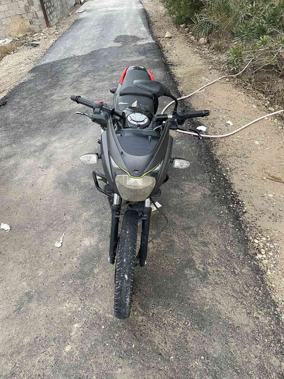 السلام عليكم للبيع دراجة بولسر نيون 150
دراجة خير من الله نقصها جاملغ الامامي ودواسة اليمين  كهربائيات كلها شغالة 
مكاني بغداد الدورة 
رقم بي واتساب ***********
