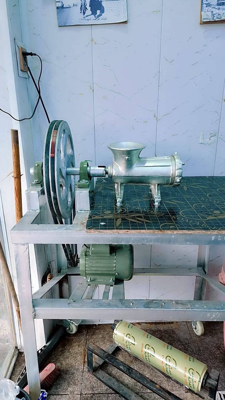 مثرامة لحم وفلافل 
حجم 32
دبل قايش

مكانها بغداد الكرخ
 رحمانية الجعيفر 

***********

300 قفل بدون عملة
