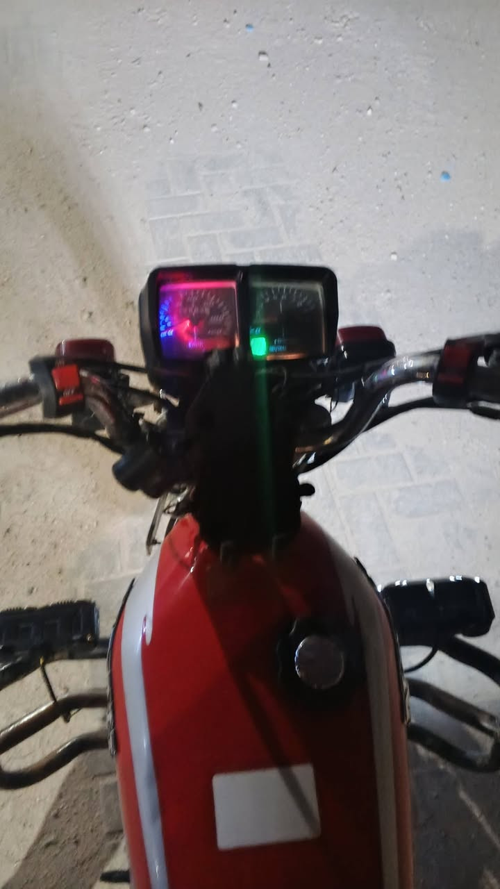 سلام عليكم دراجه نامه شلامجه اصل مال معرض ألخوين موديل 2023طالعه بل 2024رقم نكليزي بسمي دراجه بلاد مو تعمير رقم لمحرك مطابق لرقم لشاصي كله بلاديه اي نقص ما بيه منضومه ناره كامله كهرباهيات كله كامله محرك ما مفتوح بلاد صبانه ما محطوطه علي سعره 1700مليون وسبع ميه مستعجل عله بيعته محتاز فلوس رقمي ***********متواجد علواساب رقم لدراجه بصره وانه مكاني بصره شط العرب Iran
