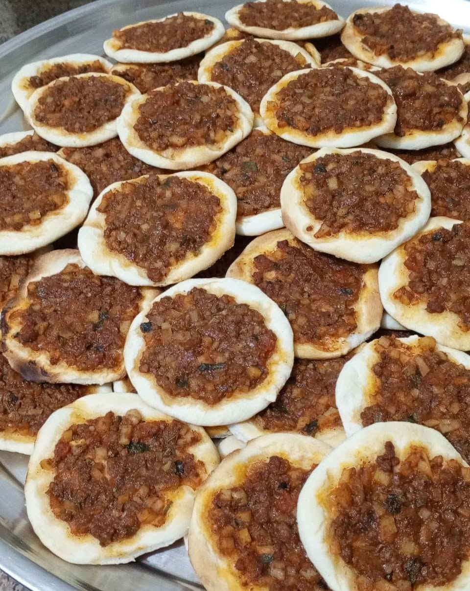 متوفر لحم بعجين  وفطائر دجاج وفطائر جبن وميني بيتزا 
30 قطعه ب10
بيع مباشر الي يحب يحجز 
مراسلة البيج او واتساب ***********
توصيل متوفر لكل المناطق
