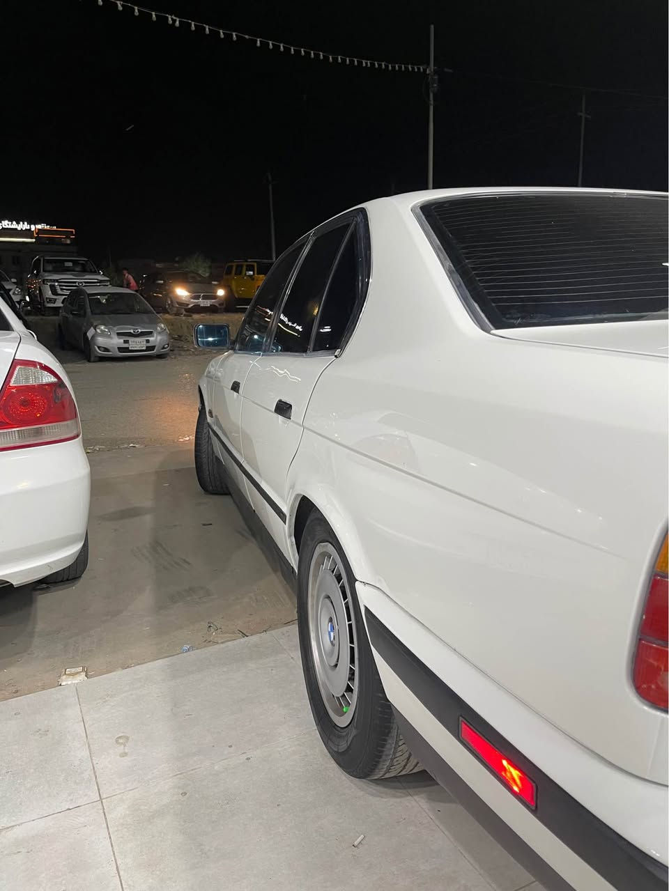 BMWمۆدئل ٩١سەیارەکە جاهیزە عیزام سبوخەلەبۆ جوانی سەیارەکو هەتا بلئی بەقوەتە لەقوەتی خۆی بئزارە تەبرید لە سلۆری چار جام کارەبا مکینە ٥٢٥جەمپەکی خفیفی پئشی هەییە وەکالەی بەناویخۆمە ٤ورەقە خرامەی لسرە موشتەری نی سەرم مەیشئنە هەمو شتئکم نوسیوە تەقەو رەقەگ تئدانییە تەعمیری دەستیخۆمە ***********
*********** أربيل, العراق
