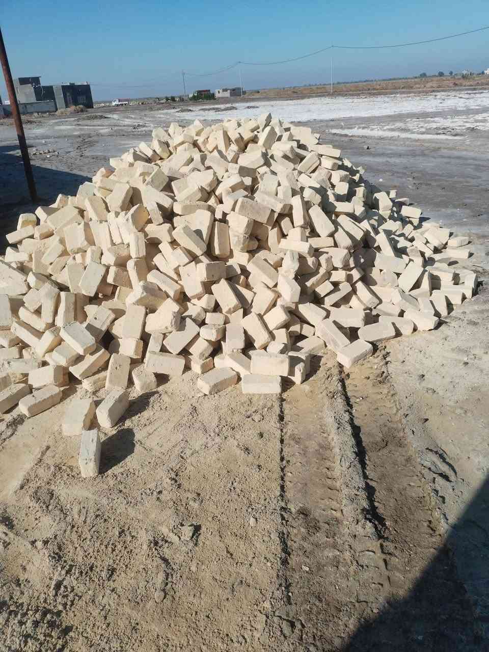 سلام عليكم شباب طابوق للبيع السعر حسب المكان اتصال ***********
