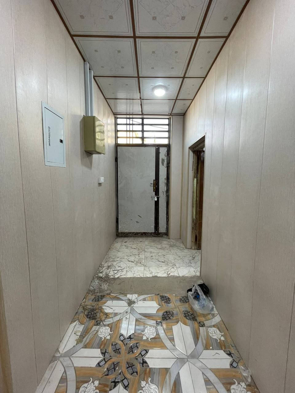 #اسعد_الله_أوقاتكم_بكل_خير ***********
دار  سكن للبيع ⛪️ بسعر بلاش 
بيت حلو  مرتب

#مساحة البيت 300 متر 

#يحتوي البيت على غرفتين نوم 
و ديوان 
و صاله 
و مطبخ 
و صحيات داخلي و خارجي و كراج سياره 
البيت مرتب وجاهز

كافه الخدمات متوفره 

#جنس_العقار :: طابو صرف زراعي بأسم عراقي سند ٢٥   

#العنوان ابو الخصيب الطريزاويه 

سعر البيت 72 مليون  و بي مجال 
#للاستفسار الاتصال على الهاتف 📞📳
📳((***********
