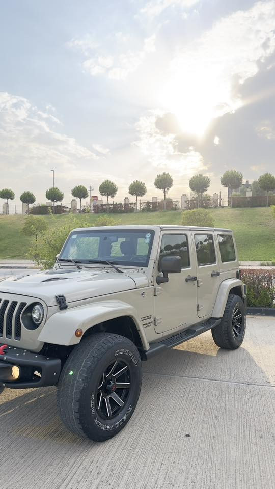 عربي / كوردي
جيب رانگلر موديل 2017 فئة سبورت Sport Trail Rated ومحدث كامل تحديث جديد الشكل الحديث اللون صحراوي عسكري لون مميز جدااا نادر و مرغوب و السقف اسود . محرك V6 المرغوب فورويل و كير اوتوماتك وجامات اوتوماتك ((السياره بدون قطرة صبغ بيه فقط بارد قليل ع كد كف ايد شبر واحد بالجاملغ الامامي طرف السكن))  و بدون ايرباك و بدون دواخل وكلشي ع الفحص السيارة تحديث كامل و جماليات و كماليات وبنيد وشباك و لايتات ليد دائري و عدسات و دعامية كله مبدل تحديث ((روبيكون ))فقط لجمالية البجم و السيارة معلايه و تايرات و وياله مميز و شاشه كبيره ماركة براند اصلي .
سقف كامل تنفتح بانوراما مكشوف ومحرك و كير و كهربائيات و اكسل و كلشي بشرط الفحص برغي ممفتوح سيارة مال بيت و متعوب عليه و رقم شمالي وسنويه وهزه و براد كله جديد و ب اسمي الشخصي و ثاني يوم تحويل ع النظام الجديد مشروع وطني اقليم كردستان يعني ب اي محافظة كردستان تكدر تحول السنوية ب اسمك.

السعر ع  ارقام الهواتف الي شراي يتصل و يتدلل.
***********
*********** واتساب .
ملاحظه// 
عندي فديو خاص توضيح عن السياره و تفاصيله و صور حادث هم موجود ع رقم الواتساب.

جێب رانگلر مۆدیل 2017 مواسەفات Sport Trail Rated  و کامل جوانکاری بۆ کراوە و پێشی کراوەتە شکل نوێ ڕەنگی سەحراوی عەسکەری ناوازە و مەرغوب و سەقف ڕەش مەکینە V6 مه رغوب و دەبڵ ئەکسلی گێر ئۆتۆماتیک و هەر چوار جام کارەبایی سەیارەکە بێ بۆیاغ بێ ئێرباگ بێ ناوگرتن بەشەرت تەنها ((یەک بست ساردی هەیە لە چاملغی پێشەوە لای سەکن)) سەیارەکە بۆنید و لایت لیدی بازنەیی و عەدەسە و چەمبەر و دەعامی پێشەوە کامل گۆڕاوە بە شکڵ نوێ ((روبيكون)) تەنها بۆ جوانی بچم و تایە و ویلی بەرز کراوەتەوە زۆر جوان و ناوازە شاشە ئایپادی گەورەی بڕاندی ئەسڵی بۆ دانراوە سەیارەکە هی ماڵەوەیە و زۆر پاک ڕاگیراوە و ڕەقەم و سەنەوی وهه ززه و به راد هه مووى تازه يه بەناو خۆمەوەیە و ڕاستەوخۆ تەحویل سه نه وى عاج سیستەمی دیجیتاڵی تازە لە هەر شارێکی کوردستان دەتوانی تەحویلی بکەی .

بۆ نرخ ژمارە مۆبایلەکانی دانراوە.

***********
*********** واتساپ 

تێبینی//
ڤیدیۆی تایبەتی سەیارەکەم هەیە لەگەڵ ڕەسمی دەعمی ئەمریکا هەر کەس ویستی لەڕێی ژمارەی واتساپەوە بەردەستە.
