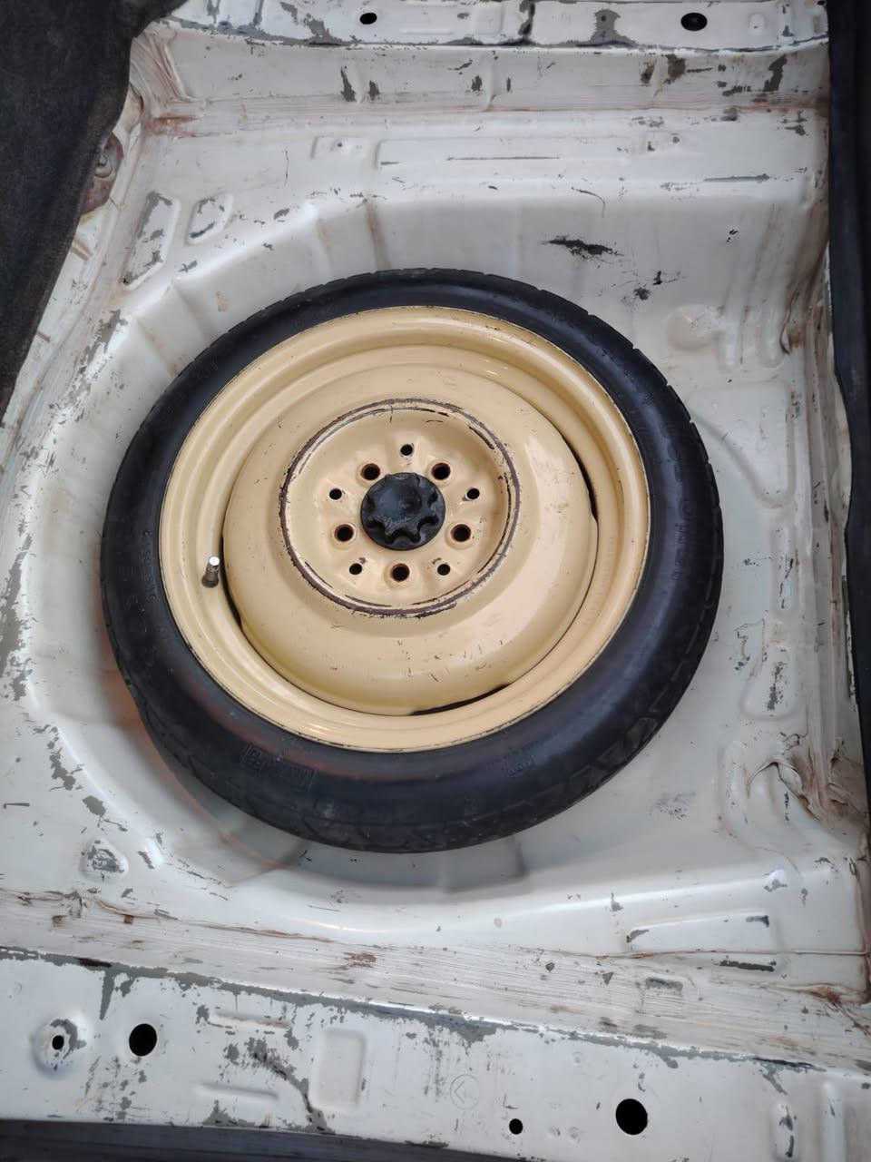 رأس الثور فلات للبيع رقم انبار انكليزي تحويل مباشر داخله هزه جديده سنوية لل31موديل 1997 السياره كفاله عامه  جاهزه حداديه كير مكينه 2500 VVT-i تبريد السعر 105 وبيه مجال مكان السياره الحله  ***********
