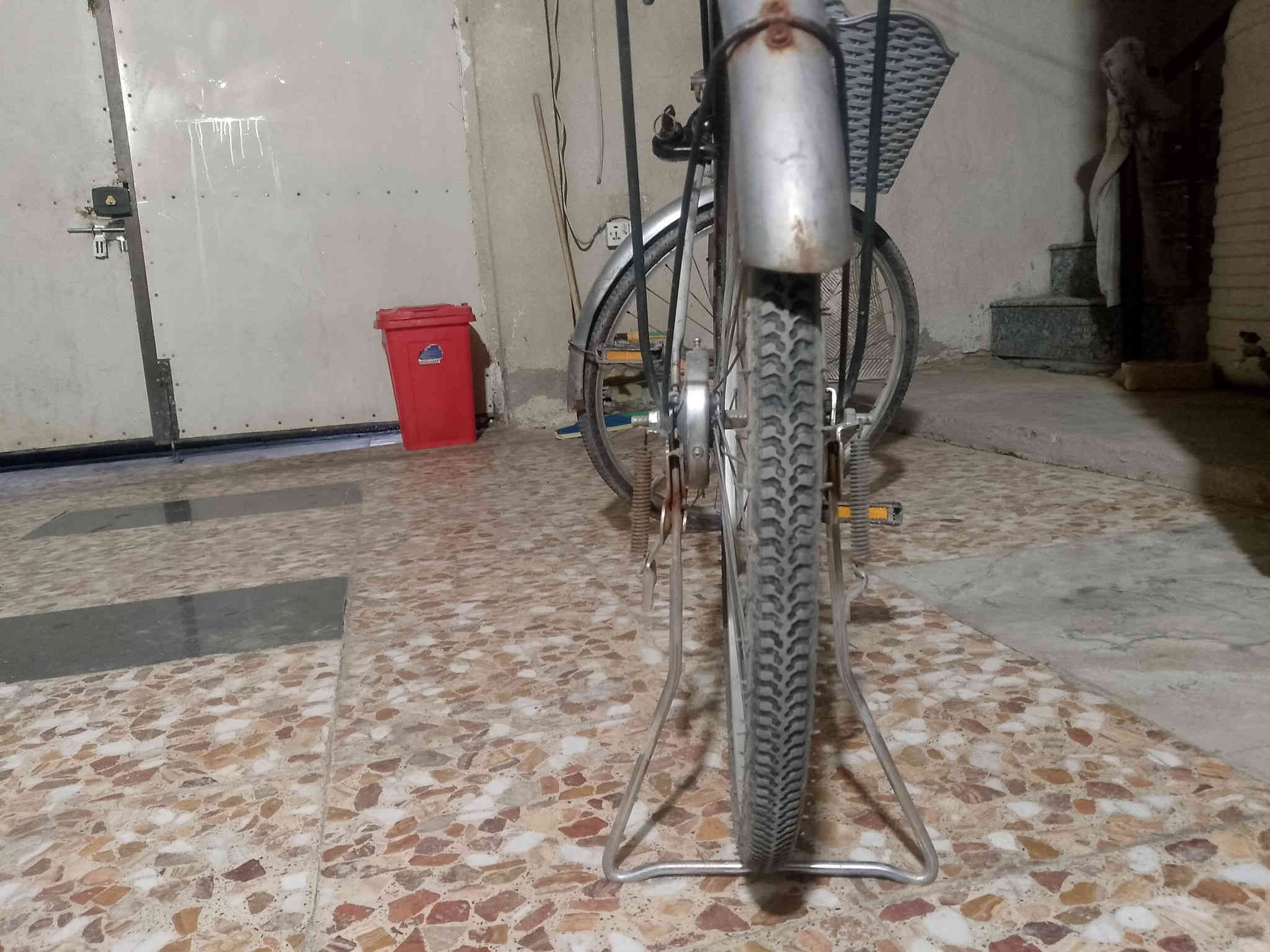 مكاني بغداد الدورة الصحة شارع الزيتون 
الرقم ***********
البايسكل الابيض ب50 الف
البايسكل الثاني ب65 الف 
نظيفات وكبل تطلع بيهن
