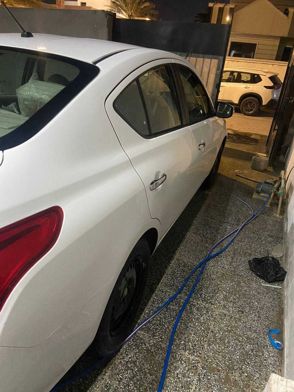 السلام عليكم نيسان سني  2025مكفوله من كلشي فول مواصفات ماشيه 41الف كامره شاشه قطعتين تبريد  اربعه جام كهرباء دبل اير باك اشاير مري سبايدر  حساسات سبير ما نازل استخدام شخصي بعدها بوضع الشركه رقم اربيل تريد تحويل تريد وكاله سعر 125ورقه للاستفسار *********** عنواني بغداد الدوره
