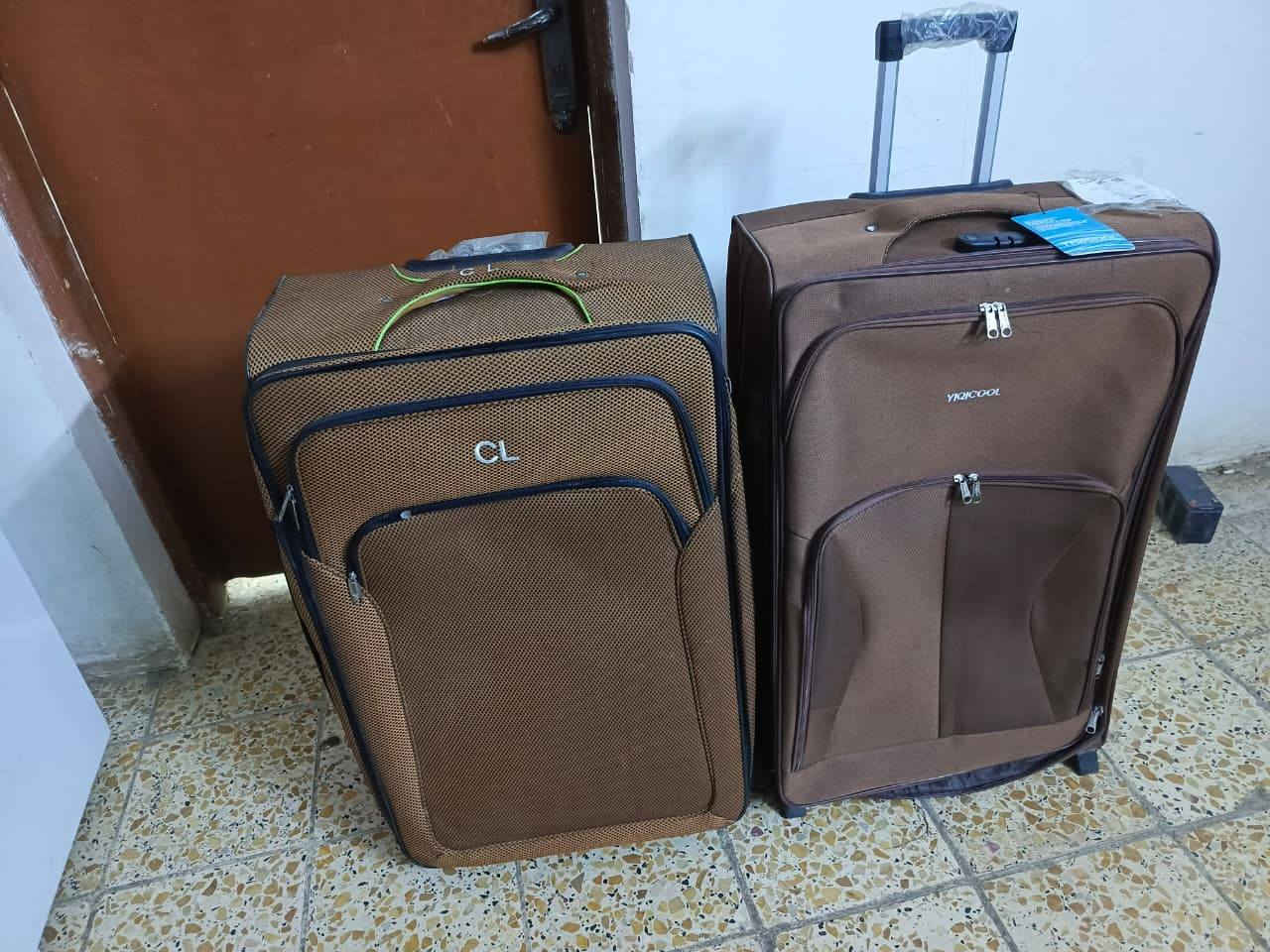 سلام عليكم جنط 2 للبيع جديدات ما مستخدمات بعدهن بعلامتهم سعر الوحده 35 *********** اي استفسار راسلني
