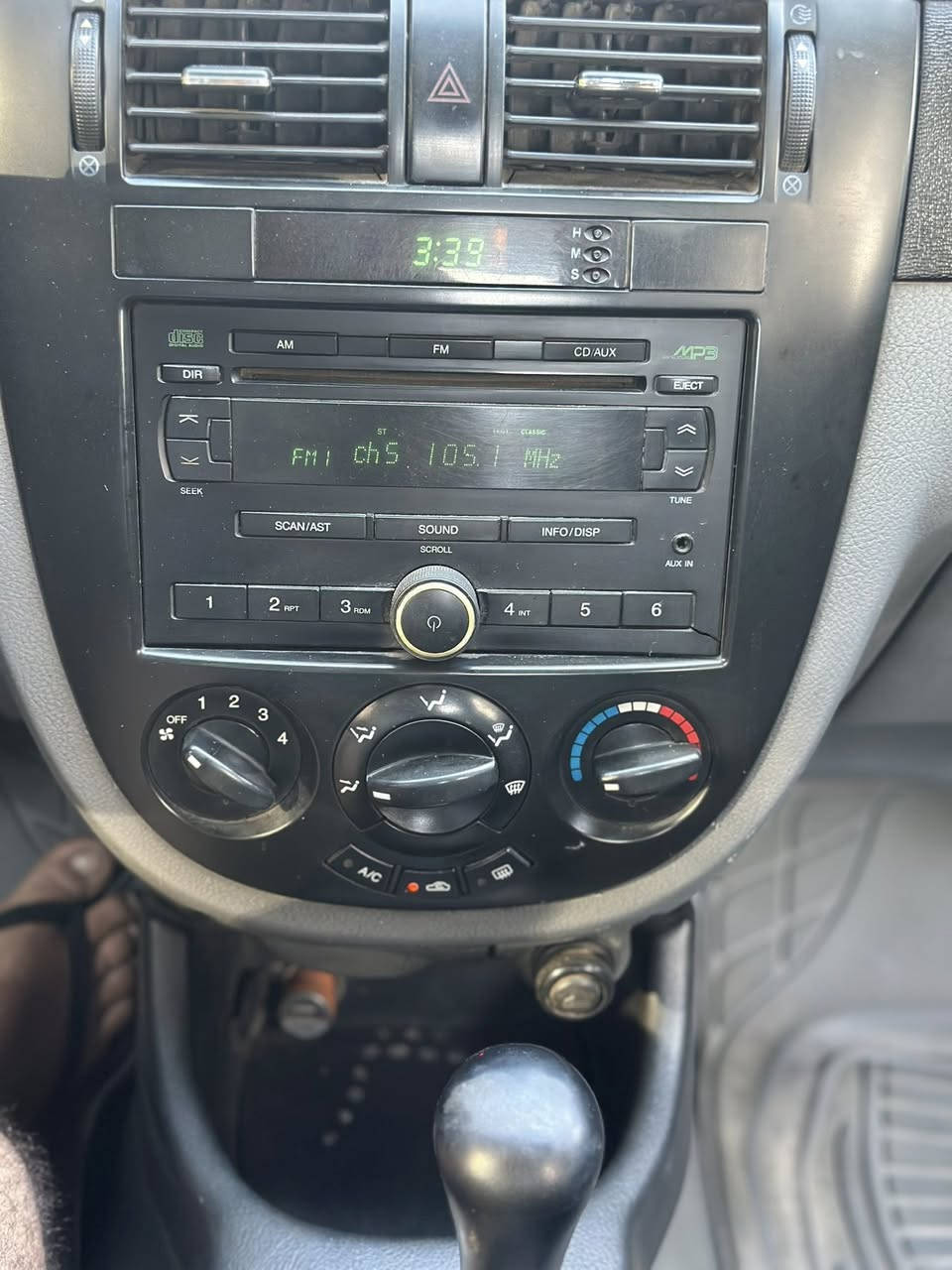 سلام عليكم عندي أوبترا 2012 ستلام شركه على أيد وحده مصبوغه الجماليه السياره جديده معنى الكلمه مكان السياره شارع حيفا السعر 75 ورقه 
رقم التلفون صاحب السياره 
***********
