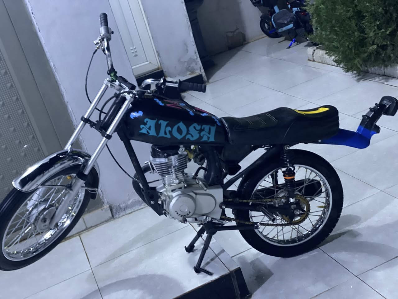 ام عليكم دراجه للبيع انتنس ٢٣فول نضافه ممفتوح محرك ٥٠٠وبي مجال شلعه ومعدل ويرهم مراوس ويه ماكس حربي منغولي موجود واتساب ***********
