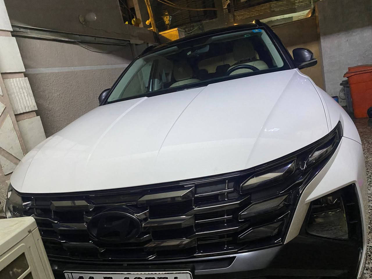 السلام عليكم لبيع توسان ٢٠٢٥
مواصفاتها فوول
محرك ٢٠٠٠ 
بصمة  وتشغيل عن بعد 
كراسي كهرباء 
صندوق كهرباء 
تبريد بالكشنات 
تدفئ بالكشنات 
ويل ١٩
بردات خلفية 
شاشة كبيرة متصله 
تبريد خلفي 
توكلر
مانع انزلاق ومانع انحدار 
مري ترحيب وشفط 
شاحن واير لس 
هاند بريك بصمة 
اوتو هولد 
حساس أمامي وخلفي 
كامرة دوارة 
حساس تاير 
دشبول دجتال متغير 
لايت زنون متحرك 
داخل ابيض 
فول تحكمات استيرن 
ايرباكات 
هزه كامله
 السياره بغداد
عداد الكيلو متر 8000 
السعر٢٣٠ ورقه بيه مجال بسيط لشراي 
العنوان بغداد
***********
