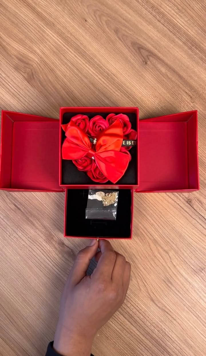 إذا تدور على هدية أنيقة وفخمة بسعر مناسب، هاي الهدية هي الاختيار المثالي. 🌹✨

💝 بوكس هدايا فاخر 🌹 ورود أنيقة 💎 قلادة بتصميم راقي 🎀 تغليف مميز جاهز للإهداء

🚚 توصيل إلى جميع محافظات العراق 📞 للطلب والاستفسار: ***********

🏢ـــــــــ& مخــــازن الشـــــورجــه &ـــــــــ🏬
