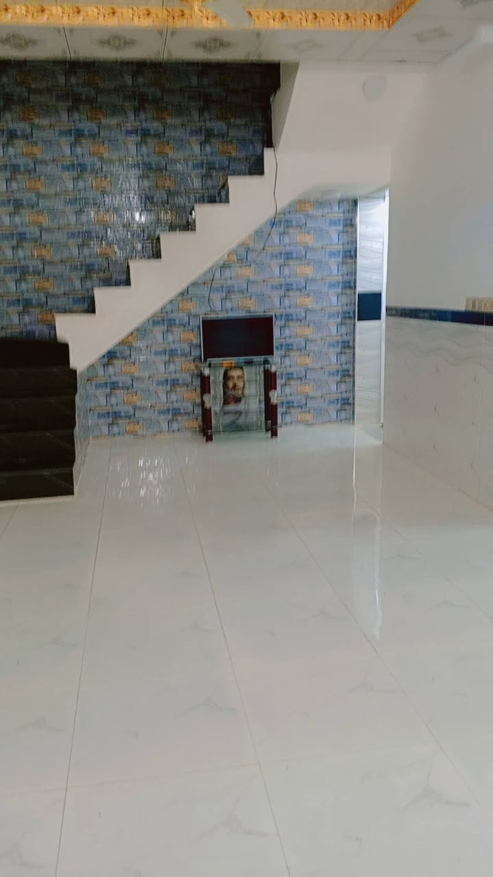 السلام عليكم 👋 

البيت للبيع المساحه 200متر 

متكون من غرفتين 2+صاله +مطبخ +استقبال كبير وحلوو +صحيات داخليه و خارجيه +

ملاحظه البيت مشمول بالتطويب ومرقم من البلديه 
ملاحظه ثانيه البيت مال جنايه درجى اولى شغله كله 

السعر 58وبيه مجال 

العنوان نجف شارع الصب مقابل قريه الغدير بشارع المطحنه 

اتصل أو راسل الصفحه ***********واتساب 

‏‪***********‬‏ اتصل عل رقم
