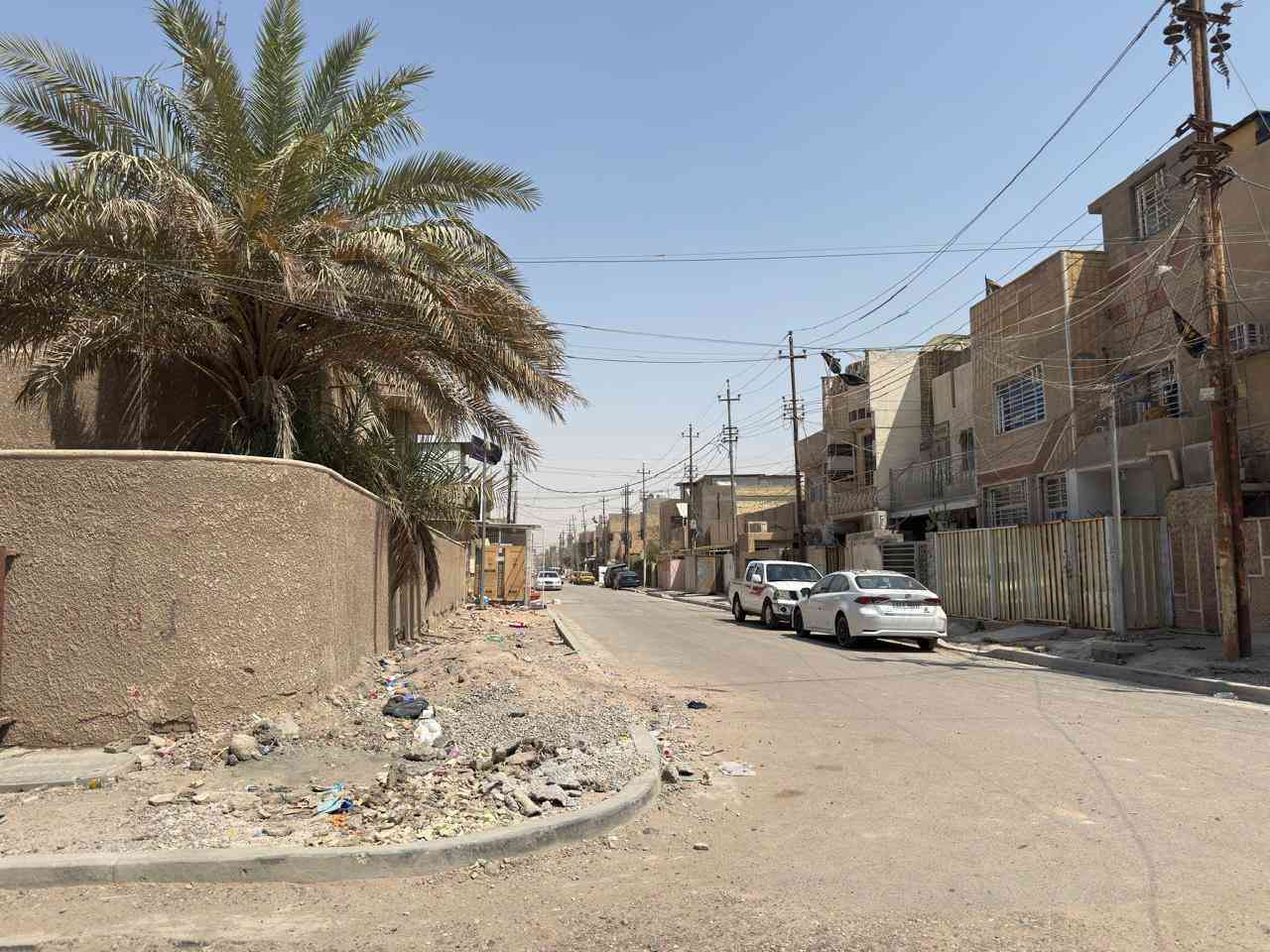سلام عليكم بيت للبيع  في حي الاعلام ركن على شارعين ١٢ م المساحة ٣٣٦ متر مربع الواجهة ١٤ و النزال ٢٤ 
المطلوب بيع البيت بالكامل 
رقم الهاتف ***********
السعر مميز  على الخاص
