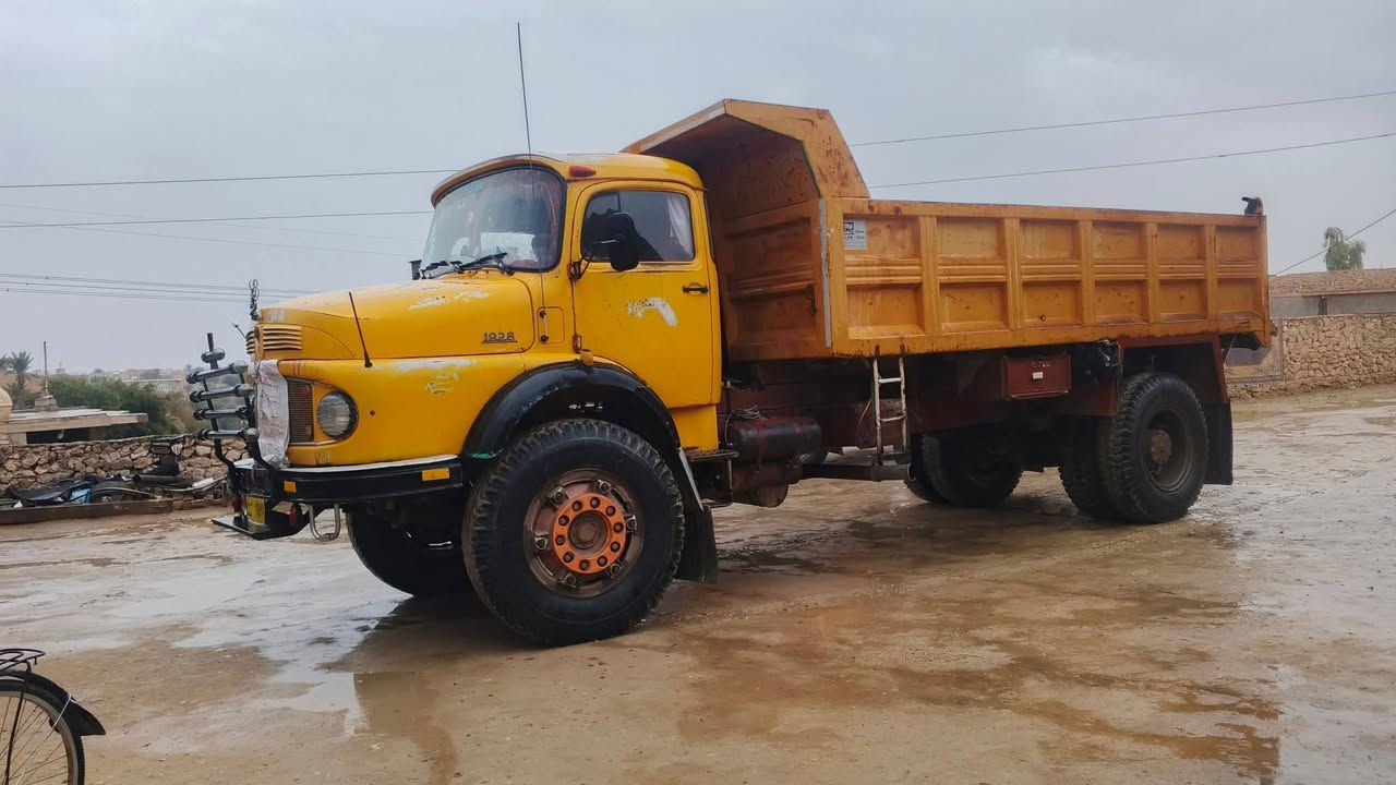 بيع مستعجل... سلام عليكم اقجمه تك طويله موديل 82 قماره بلاديه مايلر ومطول محرك كير اكسل كفاله رقم نكليزي علا استلام لوحات لا ستفسار ع رقم‏‪***********‬‏ بيع مستعجل
