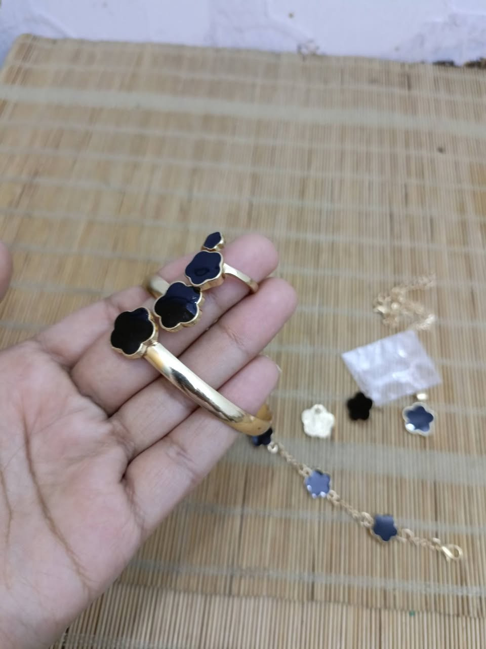 سيت إكسسوارات كلادة+محبس+تراجي+سوار عدد2 
3000 الف


**إذا كنت صاحب هذا الإعلان وتريد حذفه لأي سبب، رجاءا أرسل رسالة إلى الدعم الفني**