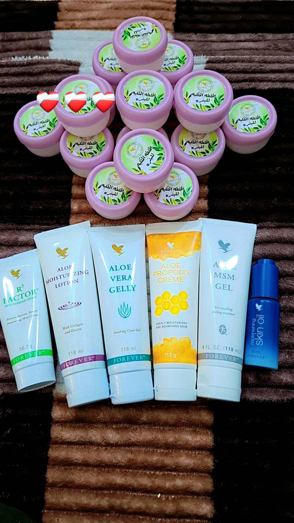  شنو هيه الخلطه الملكيه؟؟

 هيه مجموعه من منتجات فوريفر جمعناهه الكم بعلبه وحده 

راح تشتغل على علاج التصبغات والكلف البسيط والحبوب 
موبس هيج 
راح تنطي للبشره صفاء ونظاره وامتلاء طبيعي 
لانو تحتوي على فيتامينات مغذيه للبشره مثل AE
وايضا راح ترمم وتحمي حاجز البشره 

يعني راح تاخذين منتج واحد ينطينه نتائج عده