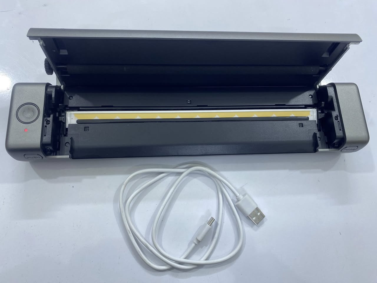 طابعة محمولة حرارية
تشتغل ع كل الاجهزة ابل واندرويد ولابتوب
جديدة كارتون غير مستخدمة

تطبع بألوان الاسود والابيض
سريعة الطباعة وتفيد الاشخاص المتنقلين وطلاب الجامعات
تربط عن طريق الكيبل او البلوتوث
السعر :90 الف
العنوان كربلاء 
*********** واتساب
