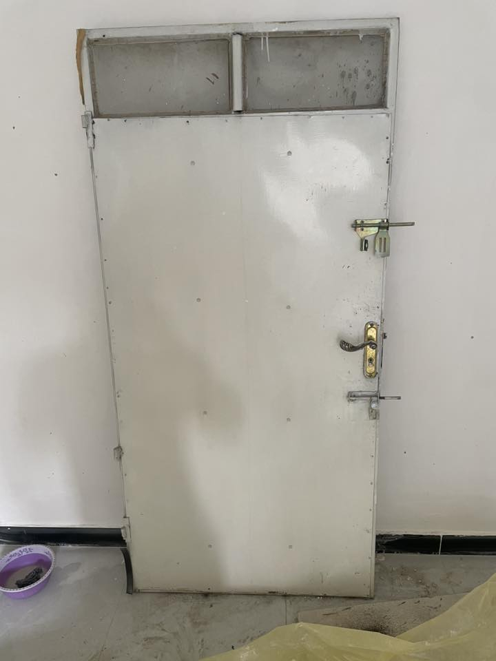 درج حديد ثقيل
الطول ٤ متر 

عرض البايه ٧٠ سم

الشراي يكتب بالتعليقات
 العنوان : بغداد -حي الجهاد
 السعر ١٠٠ للدرج والباب بدون معامل
*********** اتصل
