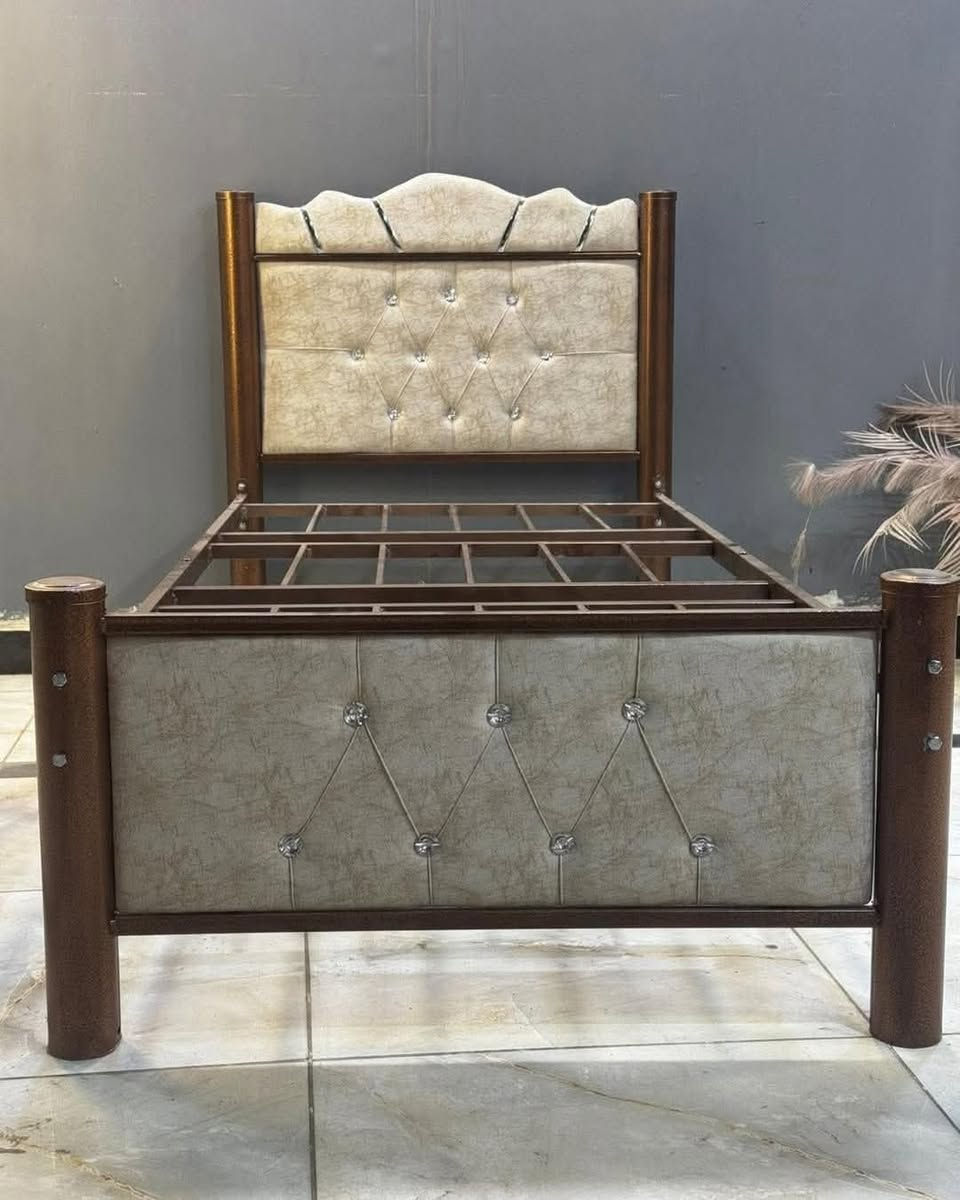 سرير شغل عراقي 🇮🇶 صنع في #العراق قوة متانه ضمان كوالتي عالي يتحمل اوزان ثقيله 
✨ دوشمة مخمل وتر بروف ضد الماء
🛠️ حديد صبغ حراري قوي ومتين
🎨 متوفر بـ 4 ألوان عصرية
🦵 تصميم ثابت بـ 6 أرجل
🚚 توصيل متوفر داخل بغداد وجميع المحافظات
للحجز والاستفسار 📩
مراسلة الصفحة مباشرة
#سرير_عراقي #شغل_معمل #جودة_عالية #دوشمة_مخمل #اثاث_منزلي #توصيل_لكل_المحافظات ***********
