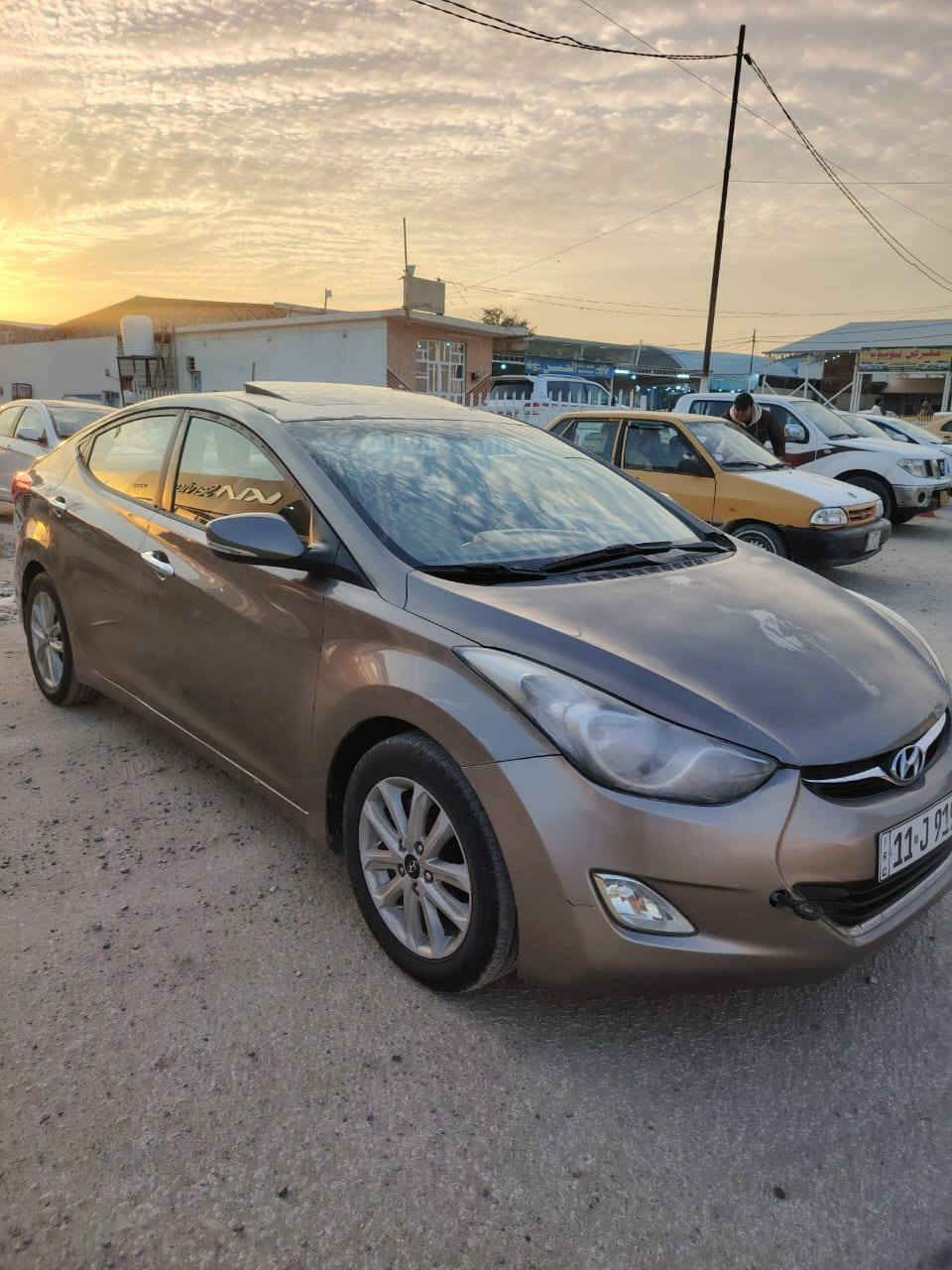 السلام عليكم اللنترا مديل 2012رقم بغداد انكليزي مداور ثاني يوم 
مكفوله كفاله عامه عده كرت بصيط كلش بلجاملغ الامامي 
السياره بيه جراد قماره والبنيد
مكينه ١٨٠٠ شرط جديده مامفتوحه كير كفاله 
السياره فول عد البصمه 
تبريد ثلج تدفئه شغاله 
حداديه جديده سياره جاهزه ماعايزه برغي مال جناي 
السعر 103 او بيه مجال حك الجيه
 اخوان رحمه على والديك عجبك السعر والسياره تجي او بيك خير ودلل ماعجبك اعبر المنشور 
مكان السياره النجف خاص مارد اتصل اوتدلل 
***********
