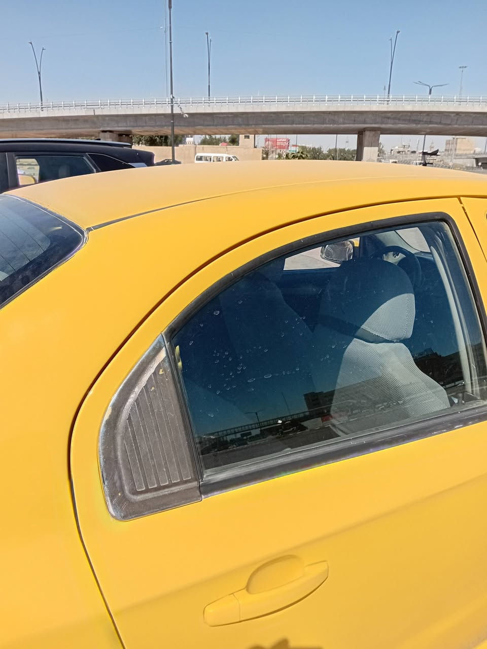 السلام عليكم. افيو ٢٠١٠ امريكي. صبغ عام مكينه ١٨٠٠ ام ارواجز  لانقيص ولا تبخير بس بيها صور رواجز يختفي 
حداديه نص عمر. تيرات نص عمر 
هيئه عليها ١٣٠ 
غرامات ماكو 
سنويه اول البارحه صقطت 
تبريدها عوزه غاز 
رايديها ب٣٢ وبيها مجال 
مكان النجف  
***********
