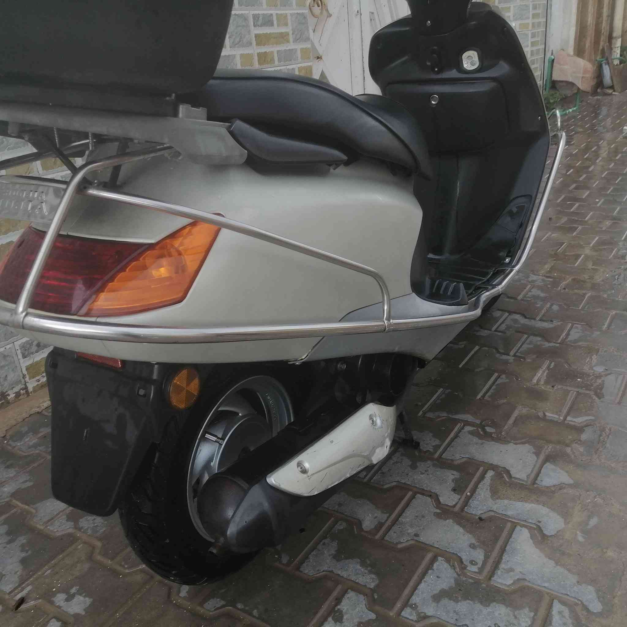 دراجه سبيسي للبيع لون رصاصي دراجه مكفوله منالطول للطول بشرط محرك جديد مامفتوح دراجه  اي نقص مابيه المكان كوت التواصل على هاذ الرقم ***********
