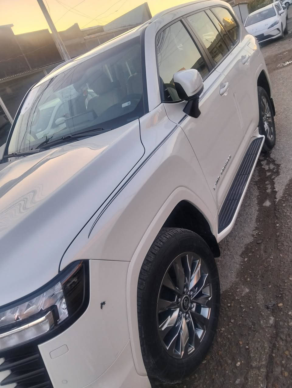 السلام عليكم لاندكروز موديل 2024سازاصلي ماشيه 27مكفوله كفاله عامه سياره نظيفه جديده جدااللاستفسارالاتصال على هذاالرقم ***********
