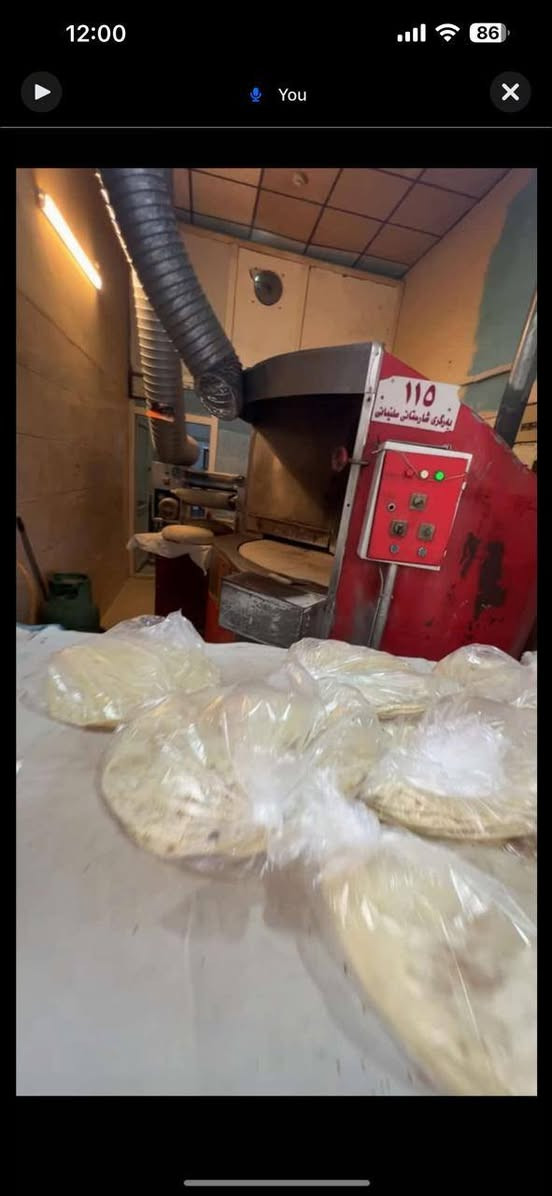 سلام عليكم عندي هدا فرن للبيع الي يحب يتواصل ***********   *********** او بعد غراض مخبز  كامل عندي الي عليك اجر محل او افتح  فرنك

