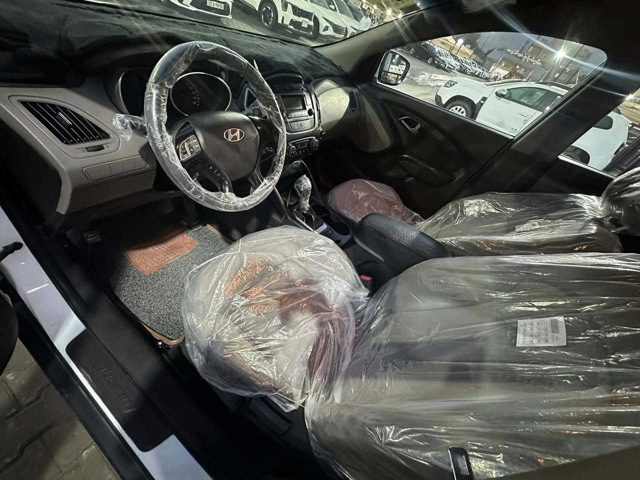 لسلام عليكم 
للبيع توسان موديل 2015 خليجي  رقم بغداد دولي بأسمي شخصياً 
سياره فول موصفات 
محرك 2000دوش 
سياره مكفوله لا صبغ لا تبديل 
السعر 147 مكان سياره كربلاء 
اي ستفسار اكثر اتصل ‭
‭٠٧٧١ ٤٤٩ ٨٤٦٠‬ ‬
