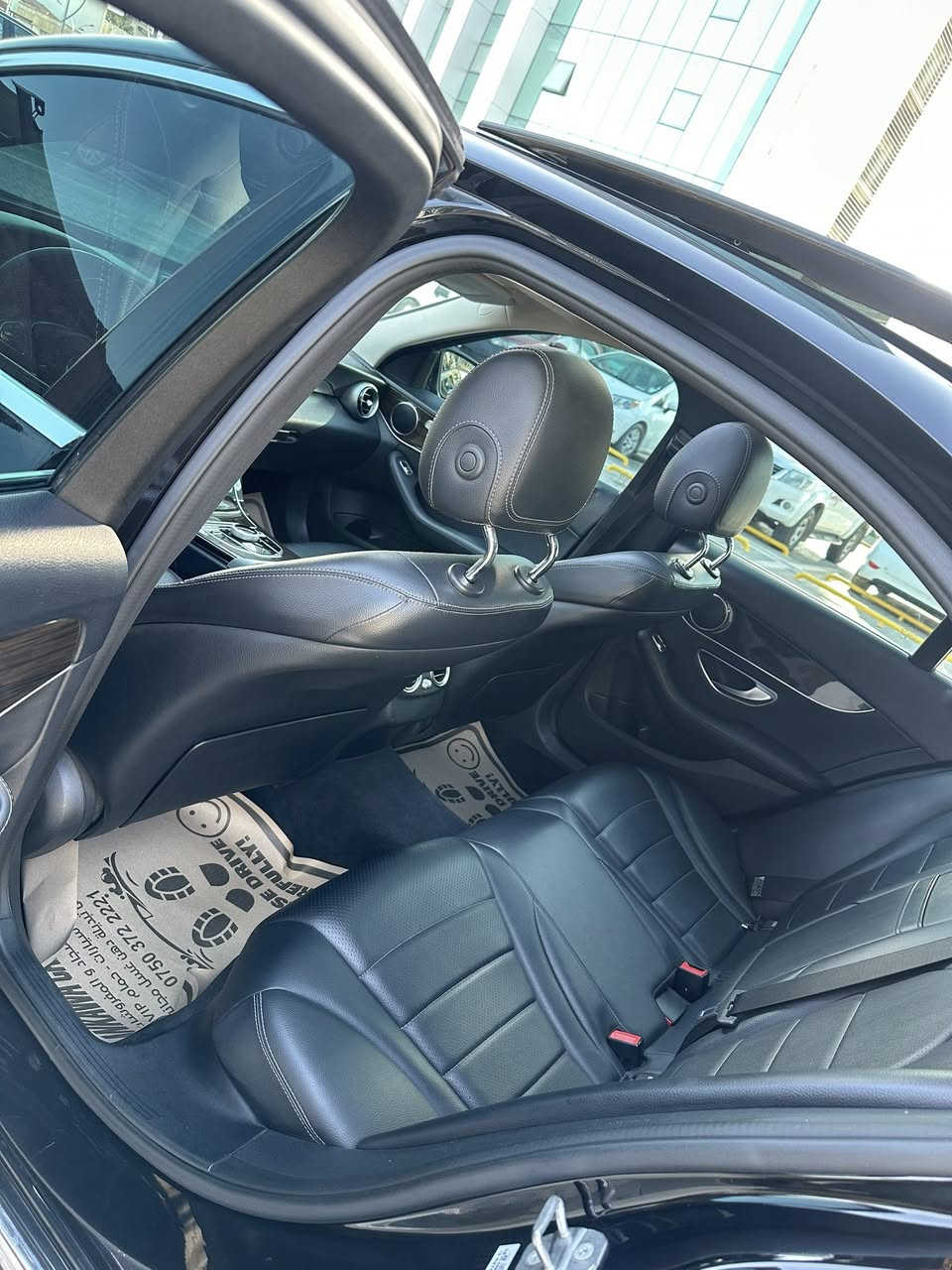 سلام وعليكم من رخصة الادمن المحترم
مارسدس c300 2017 
فول مواصفات 
بانوراما
كشنات جلد - تدفئة - كشنات خزن 
شاشة تحكم 
5 انظمة قيادة 
اشارة ترحيب  
رادارات 
سيارة حيل نظيفة استخدام شخصي باسمي
السيارة ليبل واحد بلادية 
الحادث : فقط جاملغ سكن صبغ بدون اي دواخل 
تحويل مباشر 
سيارة رقم اربيل 
سرها 220 وبيها مجال بسيط 
مكان السيارة اربيل📍
0750 840 0750 
للتواصل واتس اب
