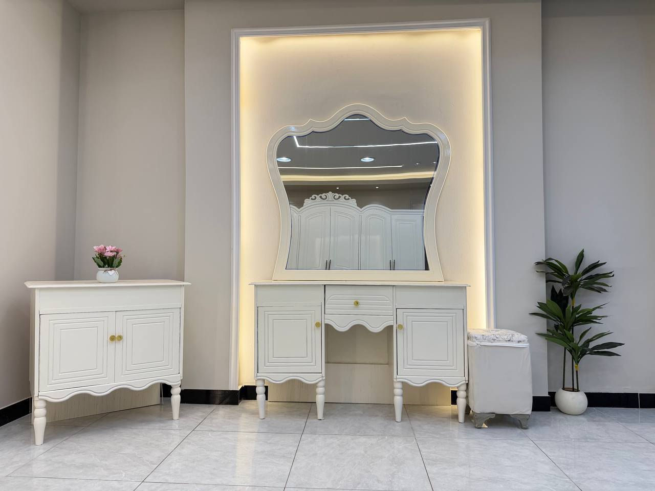 حصرياً الموديل الجديد   

السعر مليون و150 الف دينار فقط 😍

غرفه نجاره قتصاديه 🛌

متكونه من 9 قطع مميزه 

الكنتور ارتفاع 240 طول 320 

مع الزاويه مجموع الطول 4 امتار 

السمك الخارجي للغرفه 5 ملم انديف

والسمك الداخلي 3 ملم معاكس ابيض

سعر الشازلون الخزان 75 الف 

سعر الشازلون المقعد 50 الف 

متوفر توصيل وشد داخل بغداد 😊

متوفر توصيل وشد لكافة محافضات العراق 🇮🇶


**إذا كنت صاحب هذا الإعلان وتريد حذفه لأي سبب، رجاءا أرسل رسالة إلى الدعم الفني**